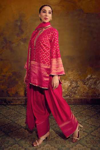 Shop_Muskann Kapadiaa_Magenta Chiffon High Neck Shakti Banarasi Bandhani Woven Kurta Set _at_Aza_Fashions