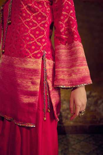 Shop_Muskann Kapadiaa_Magenta Chiffon High Neck Shakti Banarasi Bandhani Woven Kurta Set _Online_at_Aza_Fashions