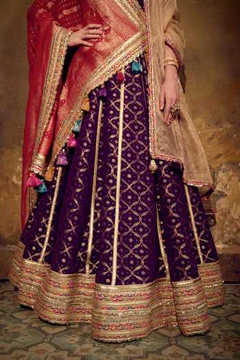 Shop_Muskann Kapadiaa_Purple V-neck Shringar Banarasi Bandhani Woven Lehenga Set _Online_at_Aza_Fashions
