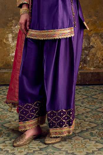 Muskann Kapadiaa_Purple Chanderi Silk Notched Neck Rani Bandhani Yoke Kurta Set _Online_at_Aza_Fashions