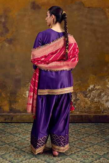Shop_Muskann Kapadiaa_Purple Chanderi Silk Notched Neck Rani Bandhani Yoke Kurta Set _at_Aza_Fashions