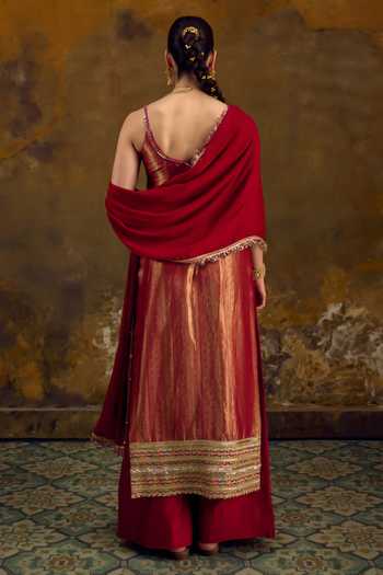 Shop_Muskann Kapadiaa_Red Silk Scoop Neck Sindur Woven Kurta Set _at_Aza_Fashions