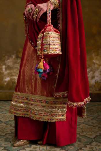 Shop_Muskann Kapadiaa_Red Silk Scoop Neck Sindur Woven Kurta Set _Online_at_Aza_Fashions