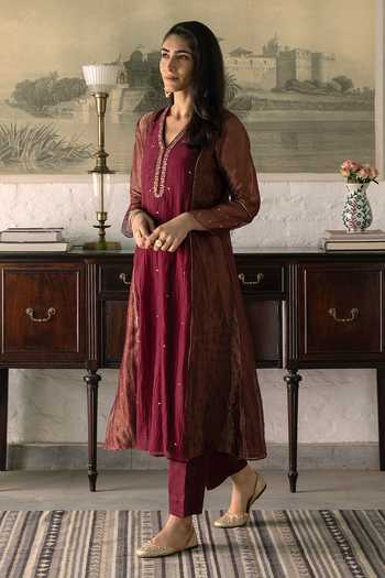 Trendy Tokari_Maroon Silk, Chanderi, Cotton, Organza V-neck, Yes Hand Embroidered Kurta Set _at_Aza_Fashions