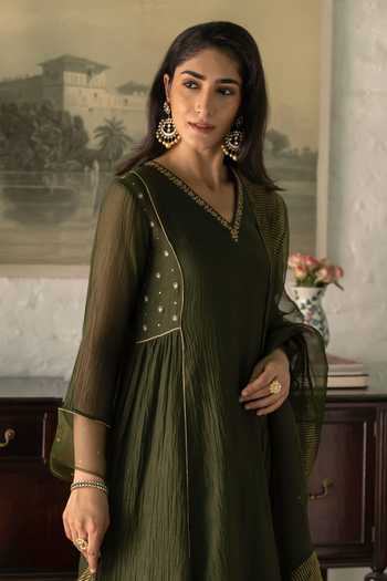 Buy_Trendy Tokari_Green Silk, Chanderi, Cotton, Organza V-neck Kurta Set _Online_at_Aza_Fashions