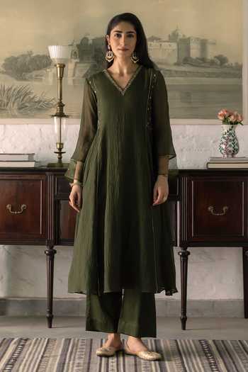 Shop_Trendy Tokari_Green Silk, Chanderi, Cotton, Organza V-neck Kurta Set _at_Aza_Fashions