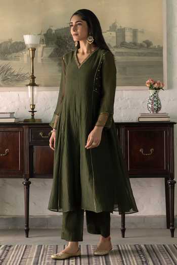 Shop_Trendy Tokari_Green Silk, Chanderi, Cotton, Organza V-neck Kurta Set _Online_at_Aza_Fashions