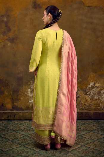 Shop_Muskann Kapadiaa_Green V-neck Basant Banarasi Bandhani Woven Kurta Set _at_Aza_Fashions
