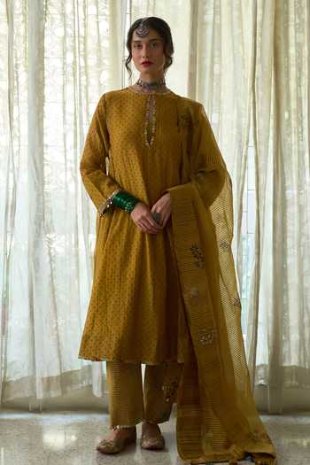 Buy_Swatti Kapoor_Yellow Chanderi, Cotton Round Neck Kuhu Block Print Kurta With Richa Pant _Online_at_Aza_Fashions