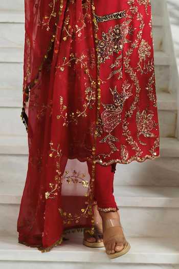 Mahima Mahajan_Red Silk Organza V-neck, Yes Shifa Baroque Embroidered Kurta Set _Online_at_Aza_Fashions