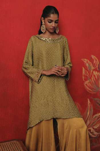 Buy_Twenty Nine_Green Silk Boat Neck, Yes Asymmetric Bandhani Tunic _at_Aza_Fashions