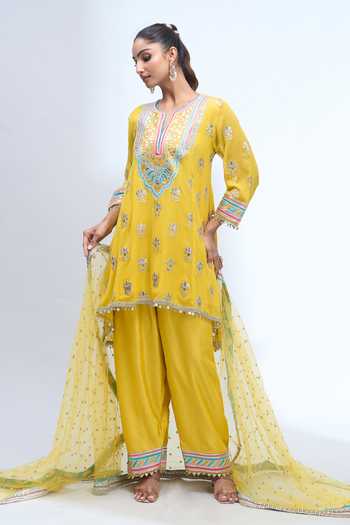 Buy_Gopi Vaid_Yellow Split V-neck Embroidered Kurta Salwar Set _Online