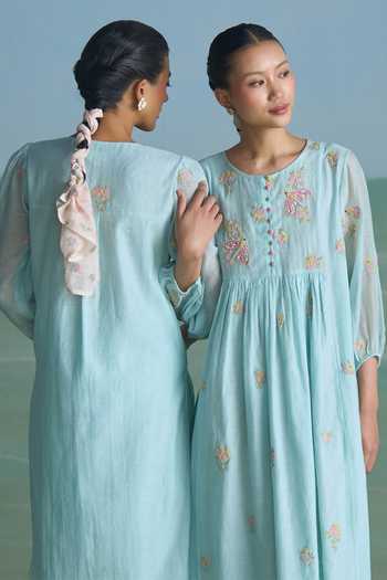 Summer By Priyanka Gupta_Blue Chanderi Round Neck Bug Me Not Embroidered Kurta And Pant Set _at_Aza_Fashions
