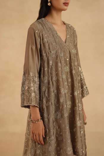 Shop_Begum_Gold Crepe, Silk V-neck Polki Kurta Set _Online_at_Aza_Fashions