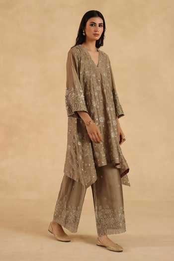 Begum_Gold Crepe, Silk V-neck Polki Kurta Set _at_Aza_Fashions
