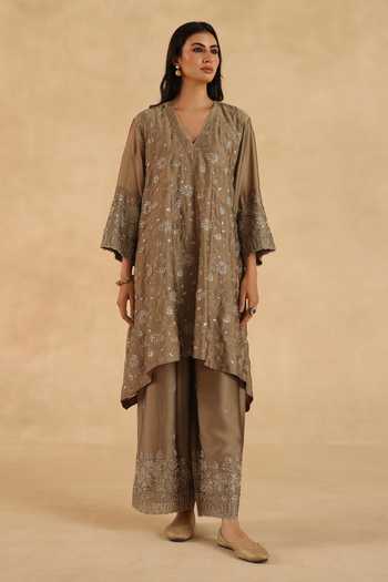 Shop_Begum_Gold Crepe, Silk V-neck Polki Kurta Set 