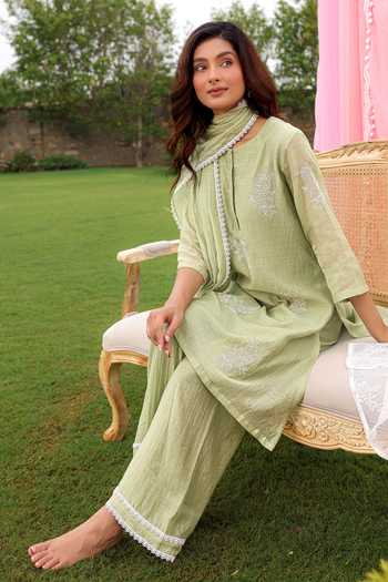 Charu Makkar_Green Chanderi Mandarin Collar Hana Dori Embroidered Kurta Set 