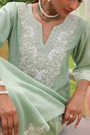 Charu Makkar_Green Chanderi, Organza V-neck Nora Embroidered Kurta Set 