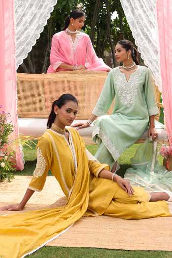 Charu Makkar_Yellow Chanderi V-neck Michiko Dori Embroidered Short Kurta Set _Online