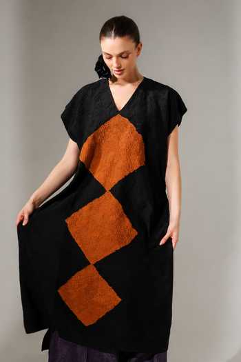 Buy_Stoique_Black Silk V-neck Facet Crushed Oversized Tunic _at_Aza_Fashions