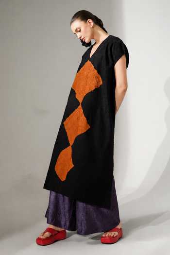 Buy_Stoique_Black Silk V-neck Facet Crushed Oversized Tunic _Online_at_Aza_Fashions
