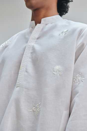 Shop_Saphed_White Cotton, Linen Taj Embroidered Band Collar Kurta Set _Online