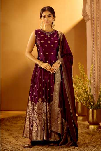 Samyukta Singhania_Wine Brocade Round Neck Floral Woven Anarkali With Dupatta 