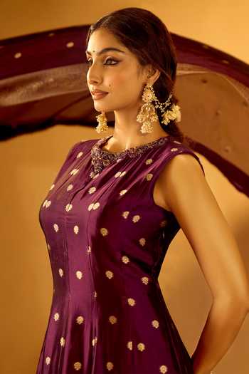 Samyukta Singhania_Wine Brocade Round Neck Floral Woven Anarkali With Dupatta 