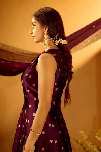 Samyukta Singhania_Wine Brocade Round Neck Floral Woven Anarkali With Dupatta 