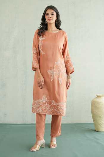 Buy_Masoomm_Orange Shantoon Boat Neck, Yes Floral Thread Embroidered Kurta And Pant Set _at_Aza_Fashions
