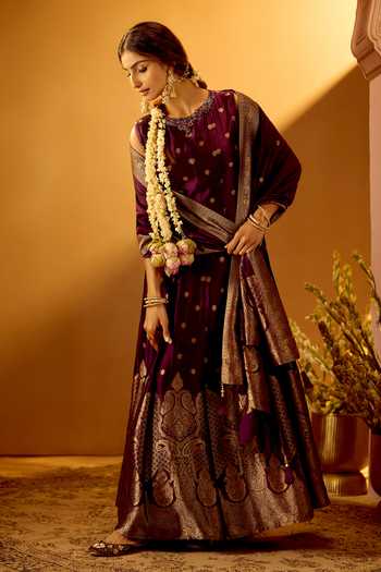 Samyukta Singhania_Wine Brocade Round Neck Floral Woven Anarkali With Dupatta 