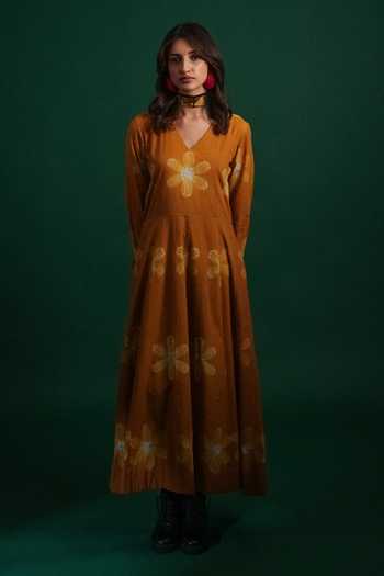 Buy_KA-Sha_Brown Cotton V-neck Sap Organic Dress _at_Aza_Fashions