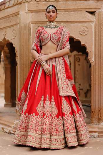 Buy_Sheetal Batra_Red , Organza V-neck Mahroz Embroidered Bridal Lehenga Set _at_Aza_Fashions