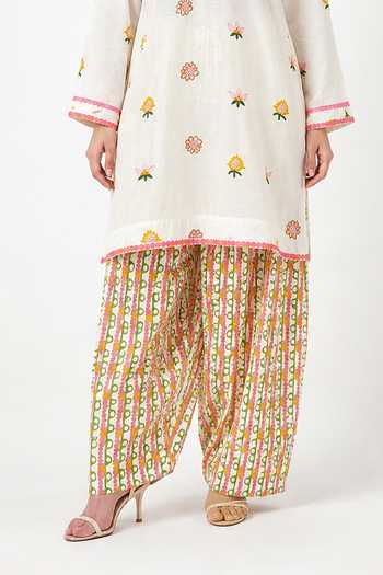 Buy_Poppi_Off White Cotton Split V-neck Floral Print Kurta And Farshi Salwar Set 