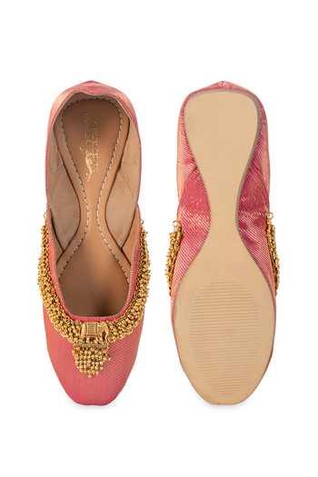 Buy_5elements_Pink Zariya Hand Embellished Juttis 
