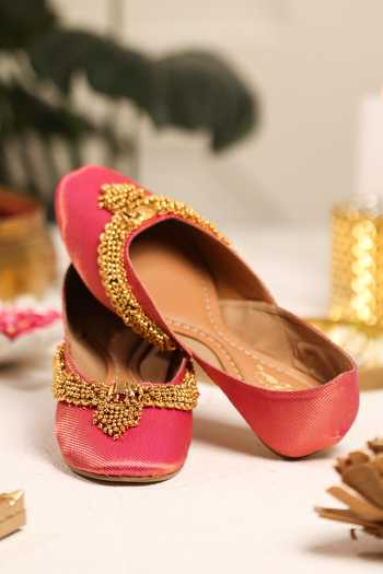 Shop_5elements_Pink Zariya Hand Embellished Juttis 