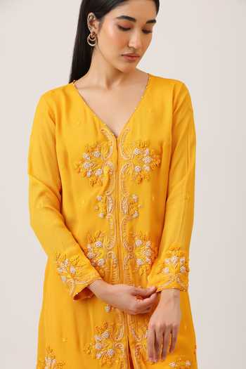 Vidushi Gupta_Yellow Organza, Chinon, Chiffon V-neck Hand Embroidered Kurta Set _Online_at_Aza_Fashions