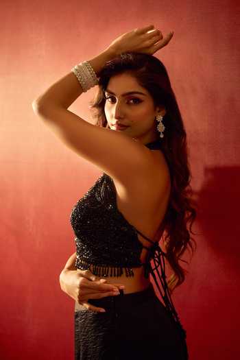 Buy_Samyukta Singhania_Black Silk Halter Neck Embroiderd Blouse Lehenga Set _Online