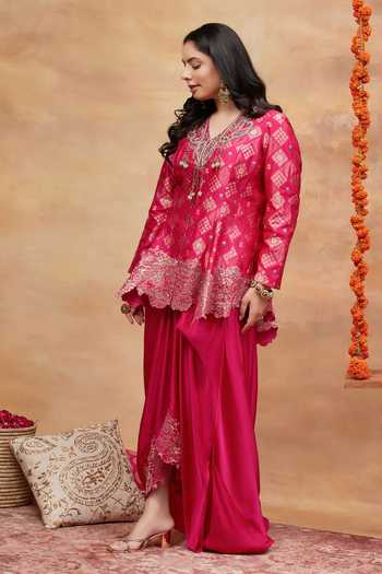 Shop_Dareiss_Magenta Silk V-neck Assi Geometric Woven Kurta And Skirt Set _Online_at_Aza_Fashions