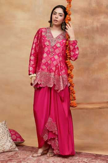 Dareiss_Magenta Silk V-neck Assi Geometric Woven Kurta And Skirt Set _at_Aza_Fashions