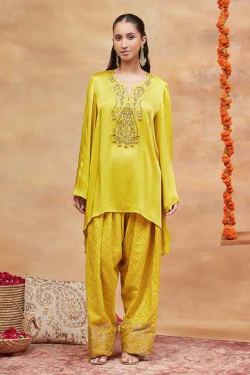Buy_Dareiss_Yellow Silk, Satin Split V-neck, Yes Kedar Embroidered Kurta And Salwar Set 