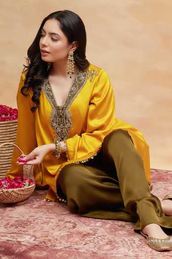 Shop_Dareiss_Yellow Silk V-neck Annapurna Neckline Embroidered Kurta And Salwar Set _Online_at_Aza_Fashions