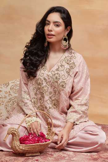 Dareiss_Pink Silk, Satin V-neck, Yes Mansarovar Kusum Woven Kurta And Pant Set _at_Aza_Fashions