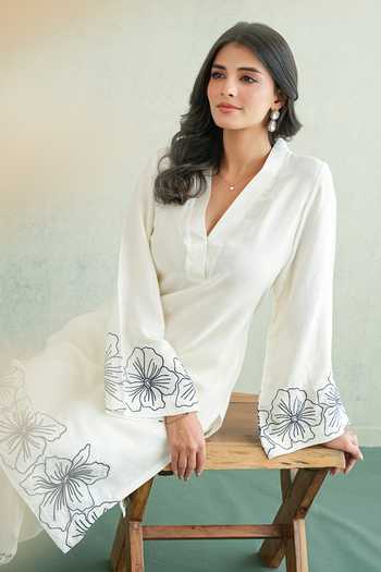 Masoomm_Off White Shantoon V-neck, Yes Embroidered Bordered Kurta And Pant Set _at_Aza_Fashions