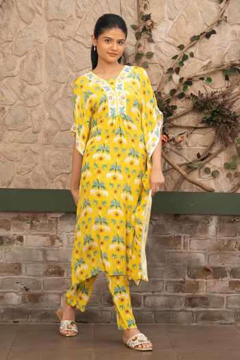 Senren By Eshana Raut_Yellow Crepe V-neck Bohemian Print Kaftan And Pant Set _at_Aza_Fashions