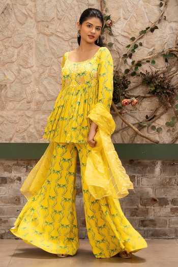 Buy_Senren By Eshana Raut_Yellow Crepe, Net Square Neck Printed Kurta Set _Online_at_Aza_Fashions