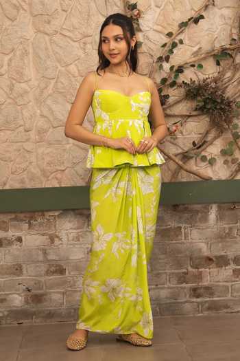 Buy_Senren By Eshana Raut_Green Crepe Sweetheart Neck Floral Print Top And Skirt Set _at_Aza_Fashions
