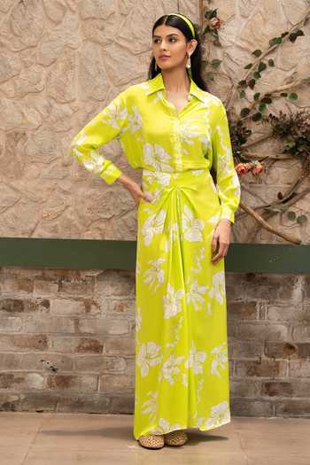 Buy_Senren By Eshana Raut_Green Crepe Collared Neck Floral Print Shirt And Skirt Set _at_Aza_Fashions