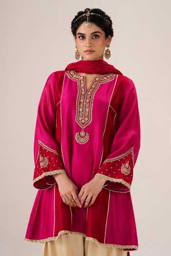 Almaari By Pooja Patel_Pink Chanderi Silk Split V-neck, Yes Mahira Kurta Salwar Set _Online_at_Aza_Fashions