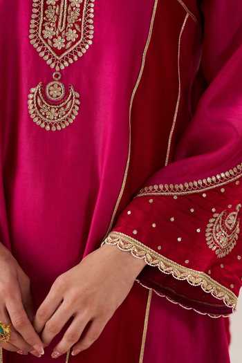 Almaari By Pooja Patel_Pink Chanderi Silk Split V-neck, Yes Mahira Kurta Salwar Set _at_Aza_Fashions